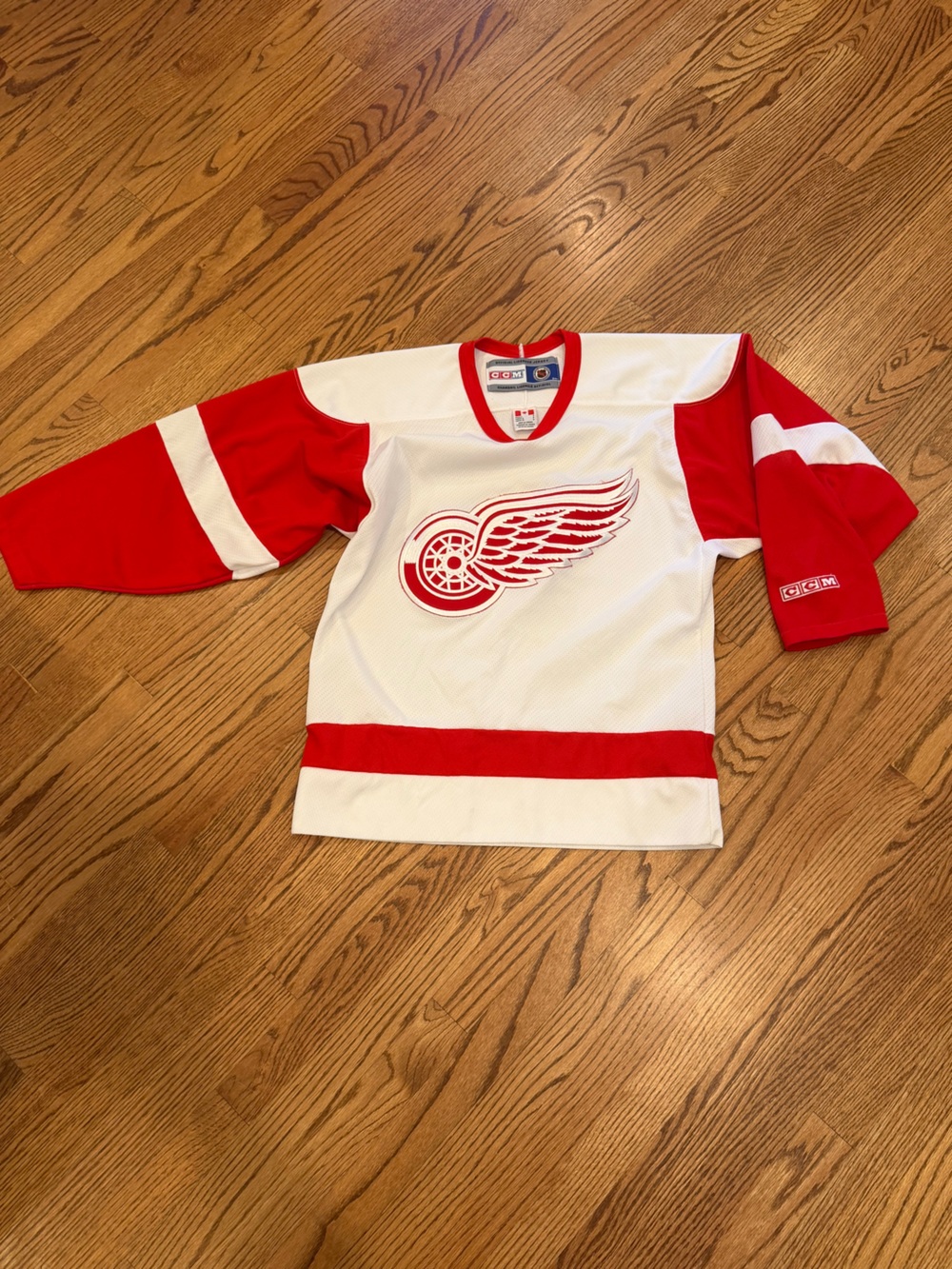 CCM Detroit Red Wings hockey jersey distinguished Red & White Detroit Red Wings